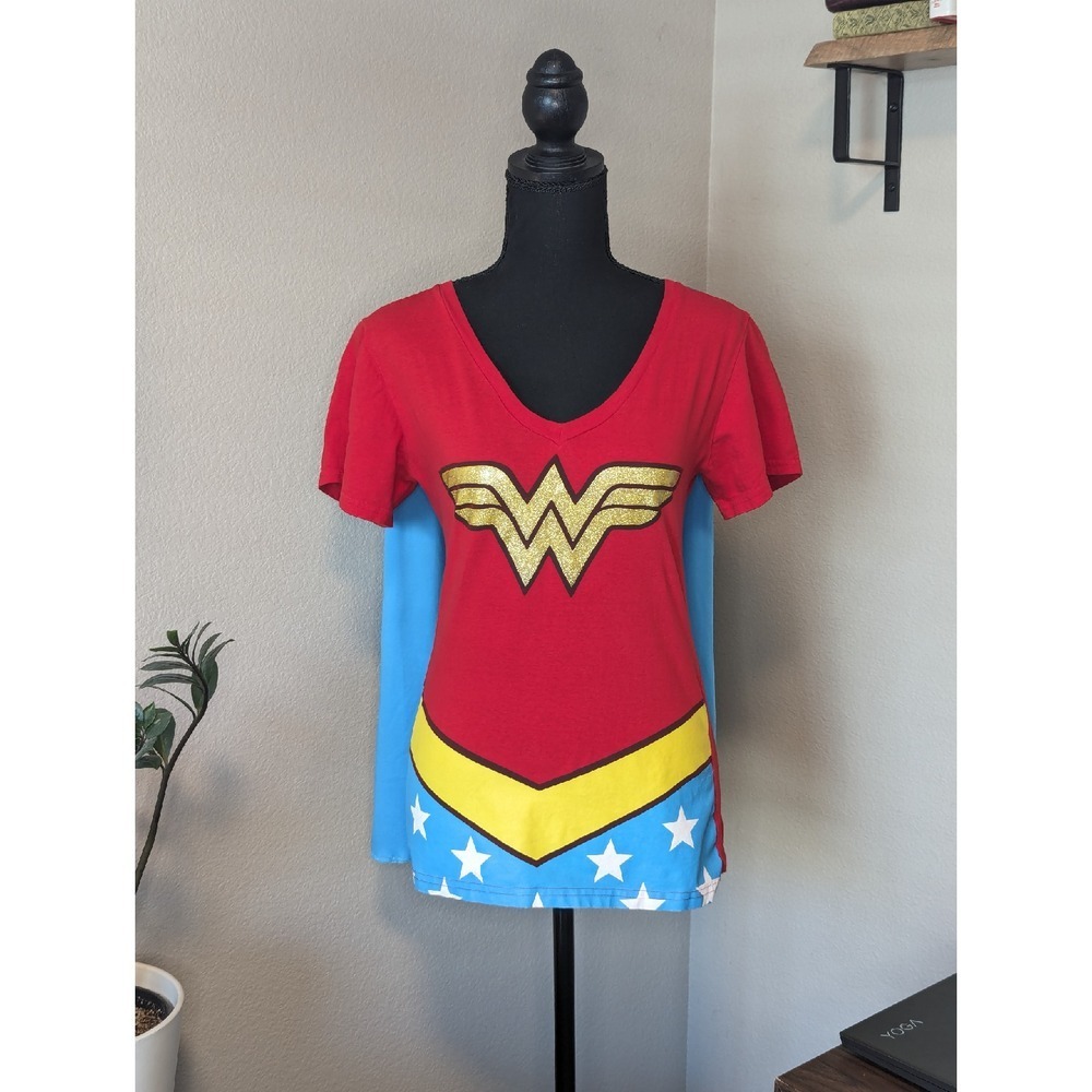 DC Comics Originals‎ Wonder Women V Neck T Shirt With Cape